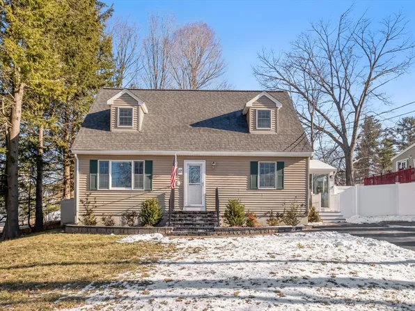 17 Concord Ave, Derry, NH 03038