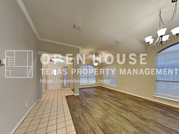 3rd image of 809 Lake Bluff Dr