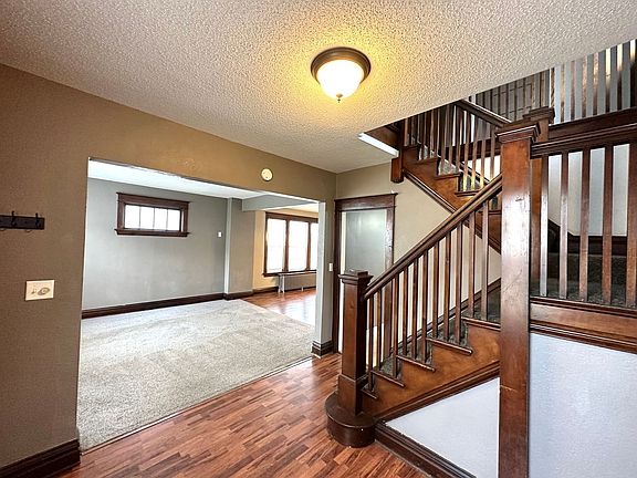 5th image of 523 N 23rd Ave W