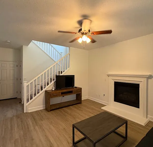 433 Tolman Way — Photo 6