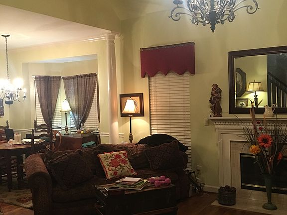 Living flows into dining