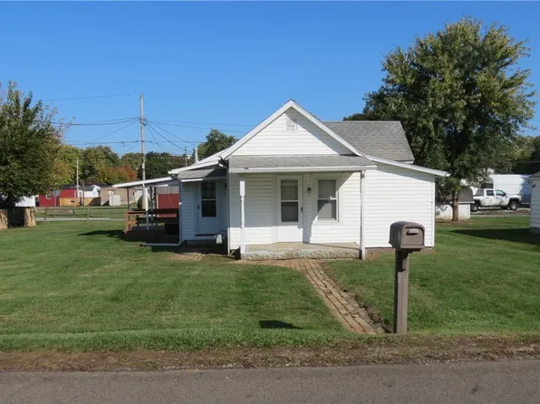 678 Plum St, Coshocton, OH 43812