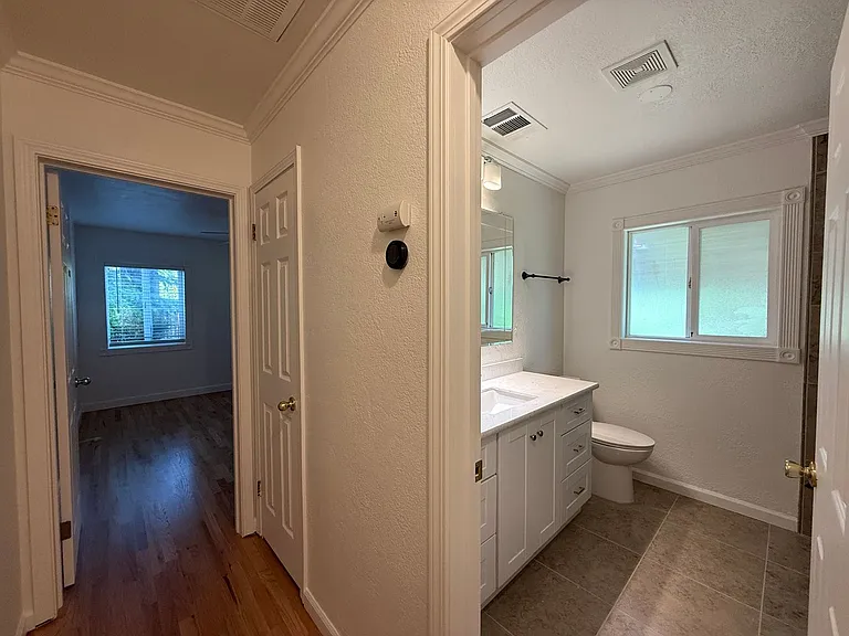 830 W Vine St — Photo 10