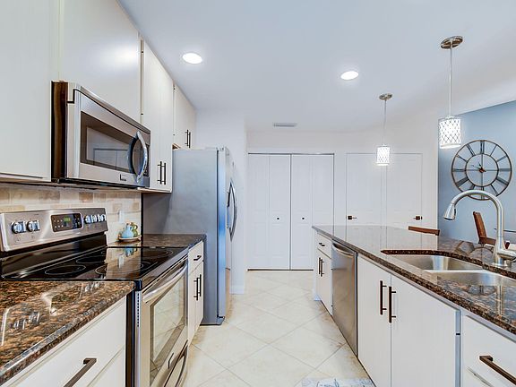 5th image of 1553 SW Waterfall Boulevard