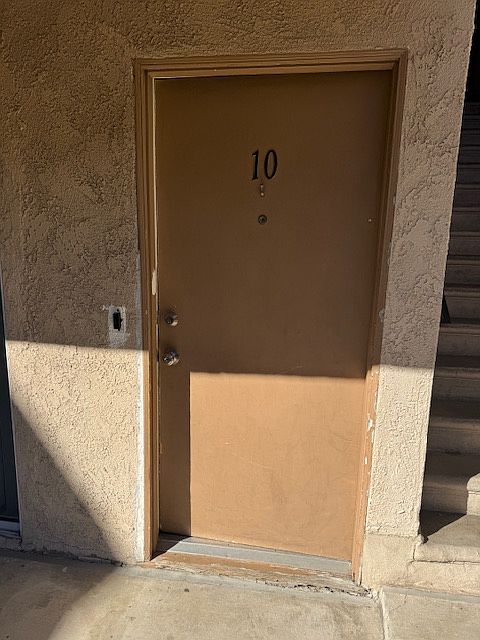 1st image of 3031 Montrose Ave APT 10
