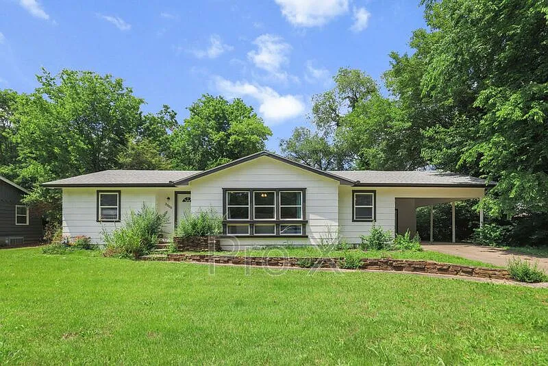 3 bed, 2.0 bath, 1458 sqft, $1,995 — Photo 3