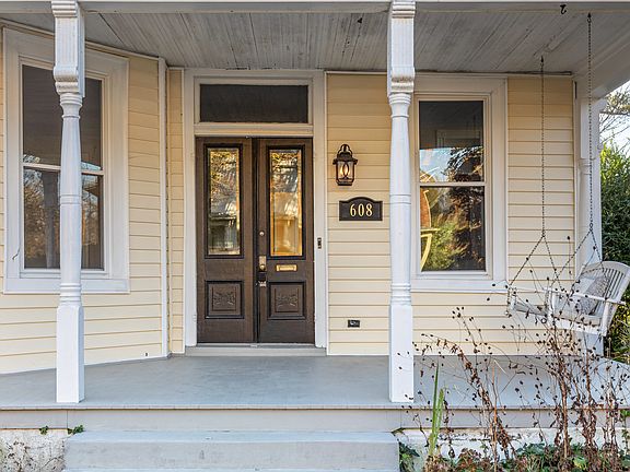 2nd image of 608 W 33rd St