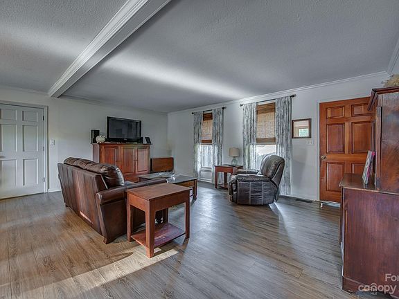 5th image of 3603 Heather Ln