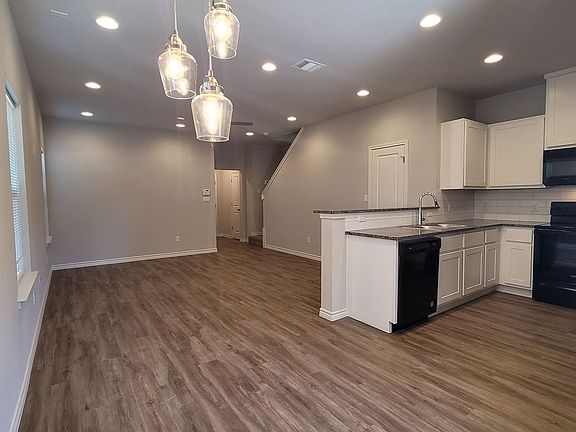 3rd image of 119-121 Peruna Dr #119