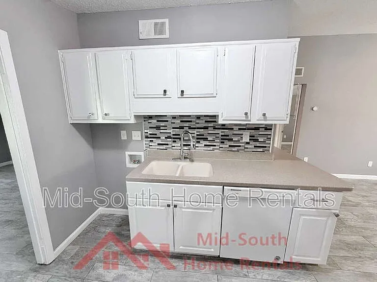 1775 Colonial Hills Dr — Photo 7