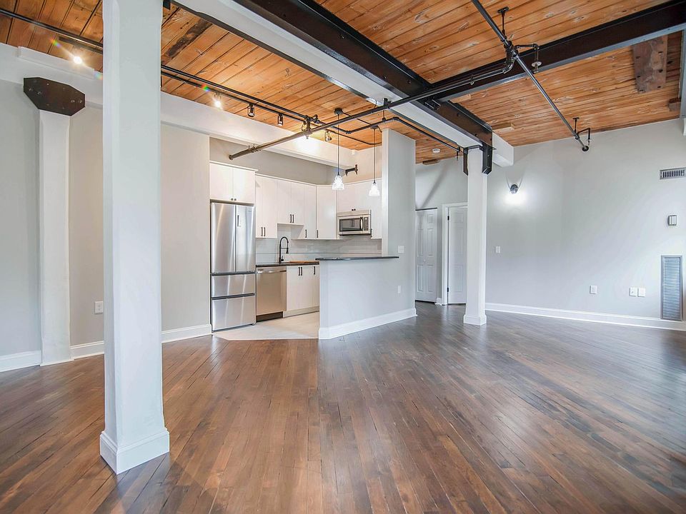 1st image of 219 Williams St E #212