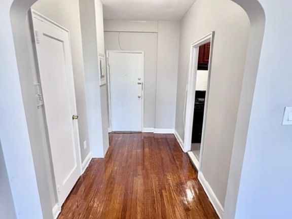 5th image of 295 Lincoln Ave #3G