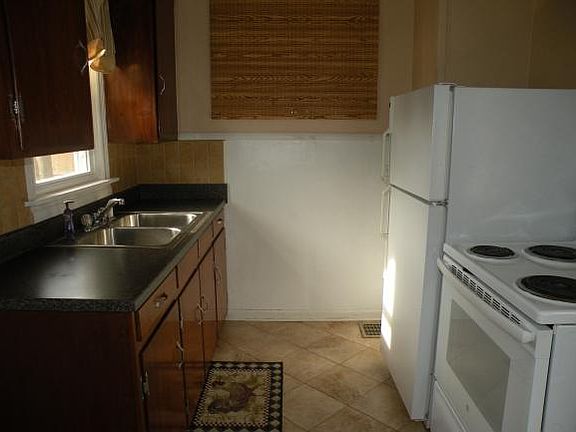 3rd image of 1109 Avenue A