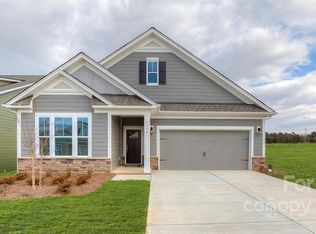 106 Fox Cove Rd, Hendersonville, NC 28792