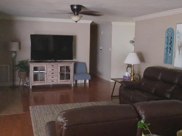 117 Stanford Rd — Photo 4