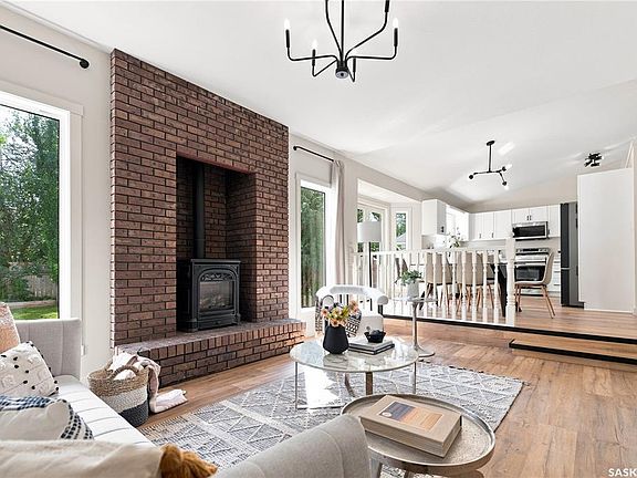 4th image of 230 Hogg WAY