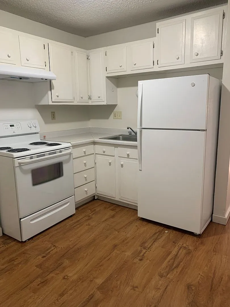 2 Bedroom Apartment — Photo 1