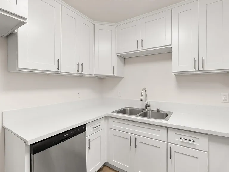 Parkview Palms Apartments- Riverside, CA — Photo 11