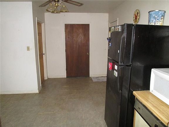 4th image of 203 Lynn St