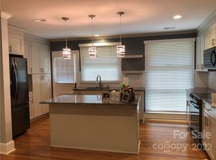 4555 Woodlark Ln, Charlotte, NC 28211