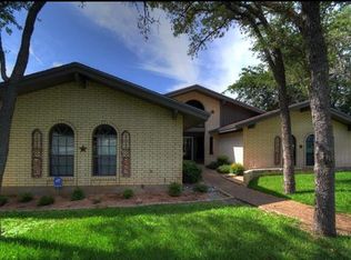 410 Forest Ridge Dr, Kerrville, TX 78028