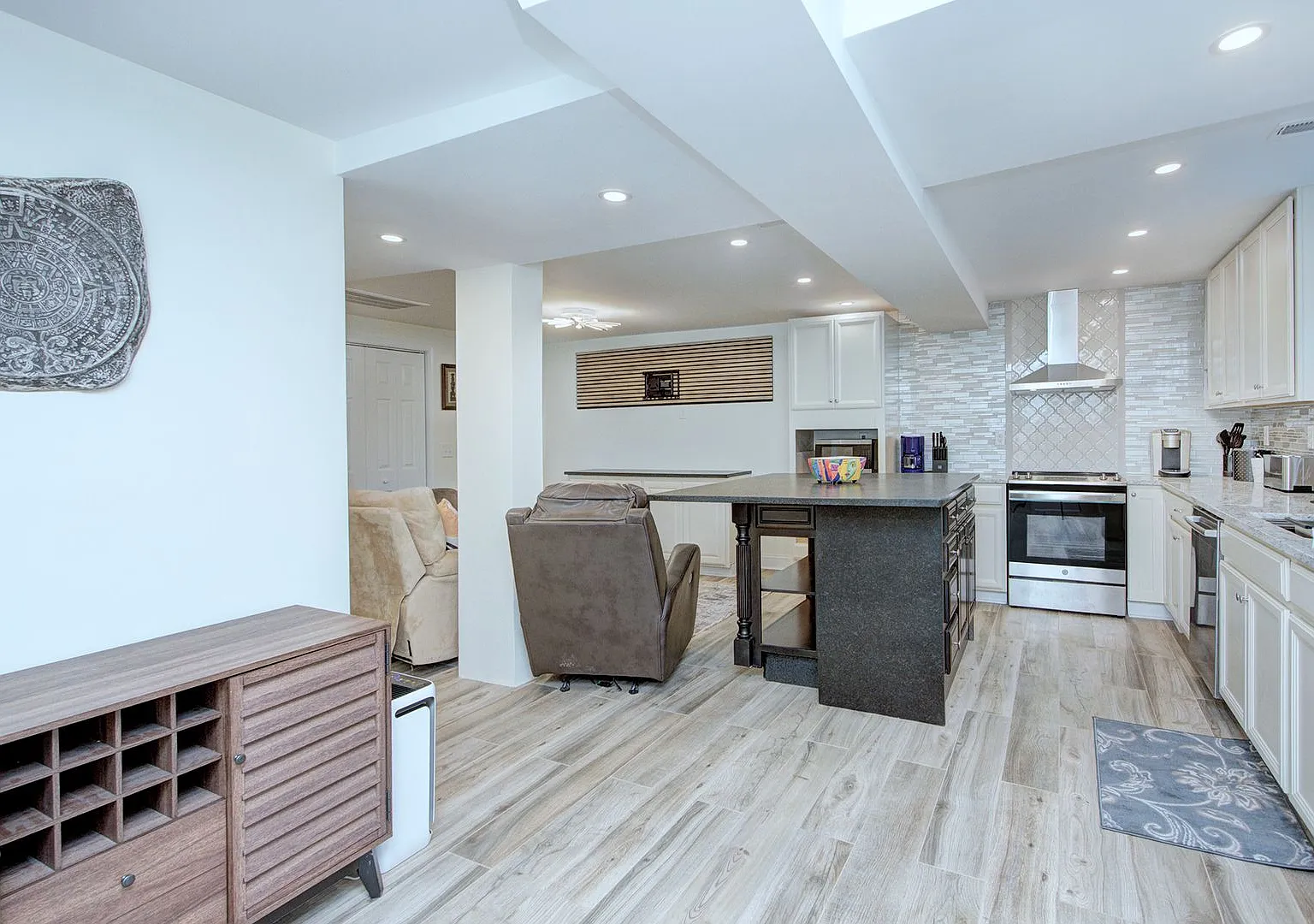 Discover The Charm Of This Fully Furnished Basement Unit, Tucked Away In A Beautifully Updated Bu... — Photo 4