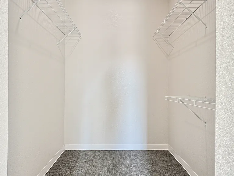 727 Poyntz Ave #205 — Photo 3