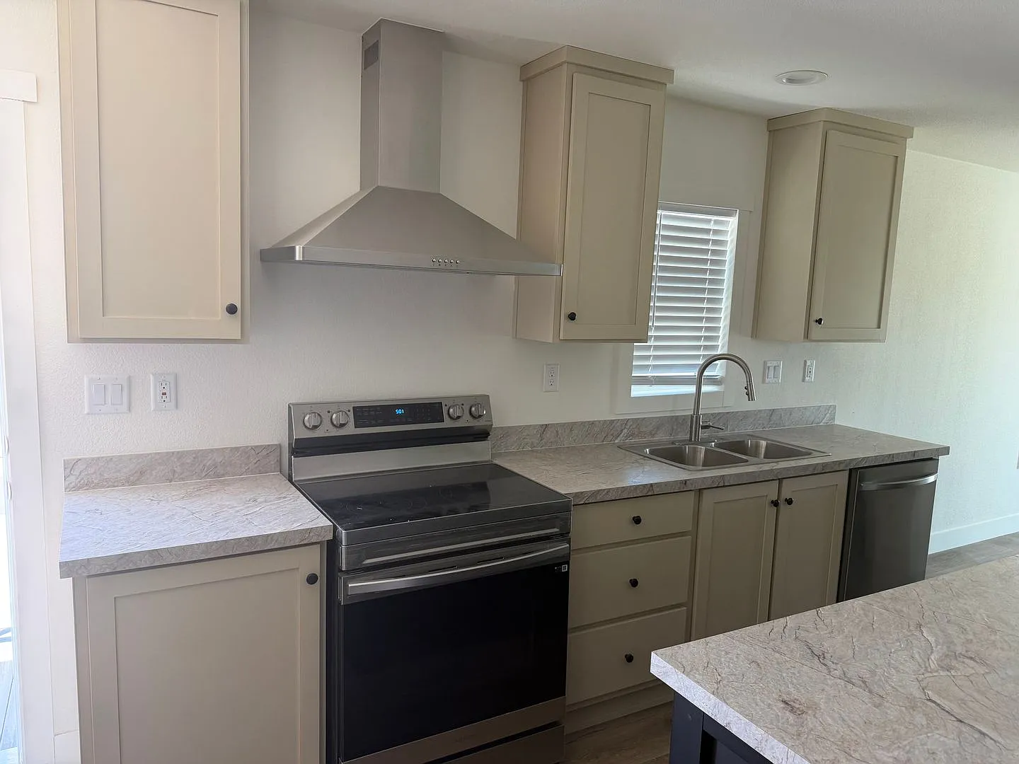 3 Bedroom 2 Bath Home Near Tropicana & Nellis — Photo 3
