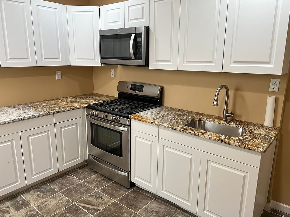2nd image of 2420 Seybert St