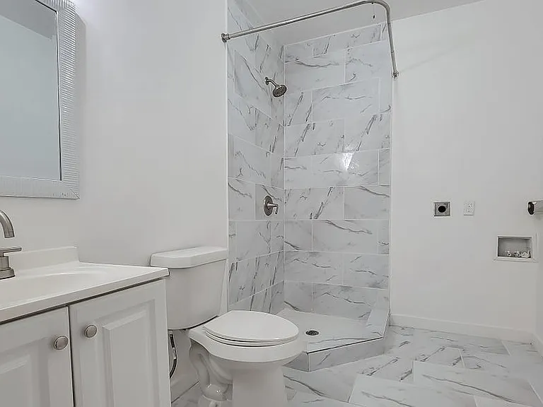 121 W Moore St #101 — Photo 9