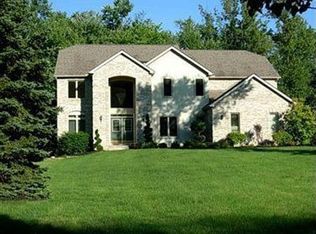 6910 Woodlands Ln, Solon, OH 44139
