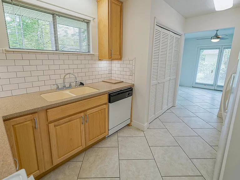 251 S Villas Ct #A — Photo 8