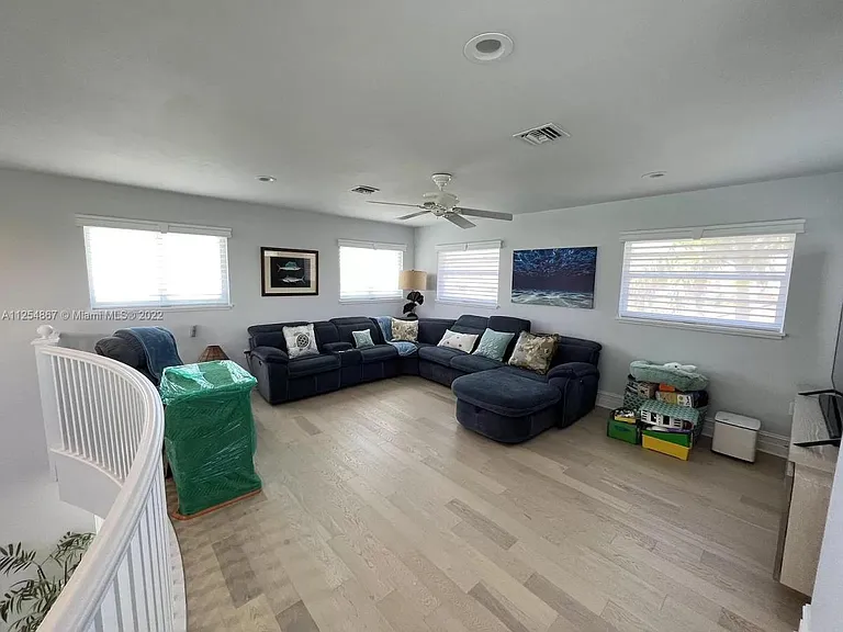 124 S Indies Dr — Photo 8