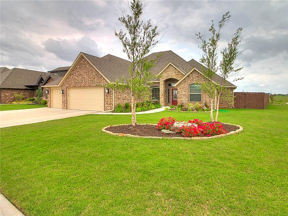 3rd image of 1932 Carmona Lakes Dr