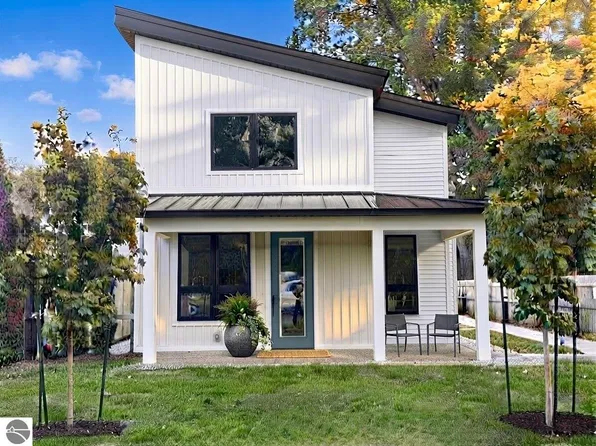 1027 Fern St #A, Traverse City, MI 49686