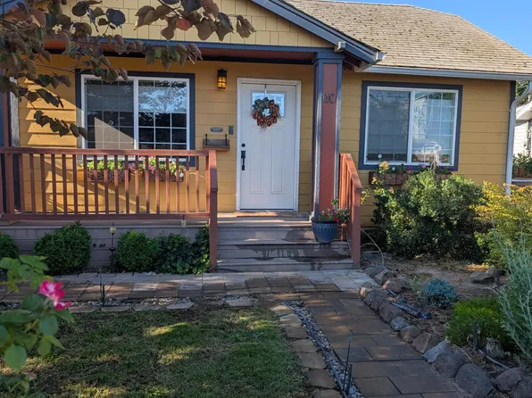 110 E Bartlett Ave, Selah, WA 98942