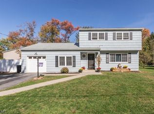 21 Beacon Rd, Hopatcong, NJ 07843