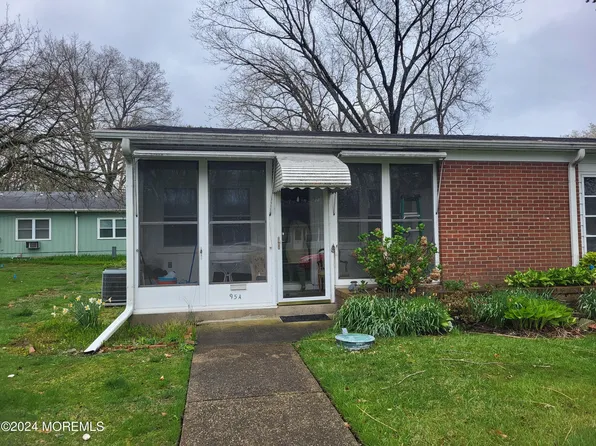95A Edinburgh Lane, Lakewood, NJ 08701