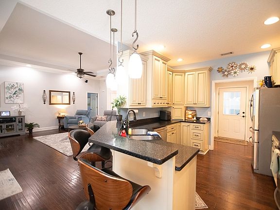 3rd image of 110 Lake Ridge Dr