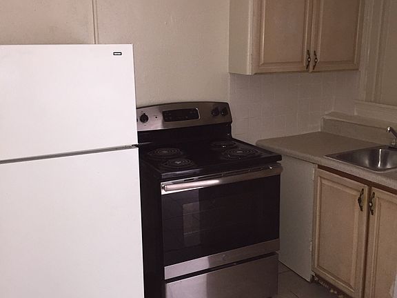 5th image of 303 Taylor Ave #305-4