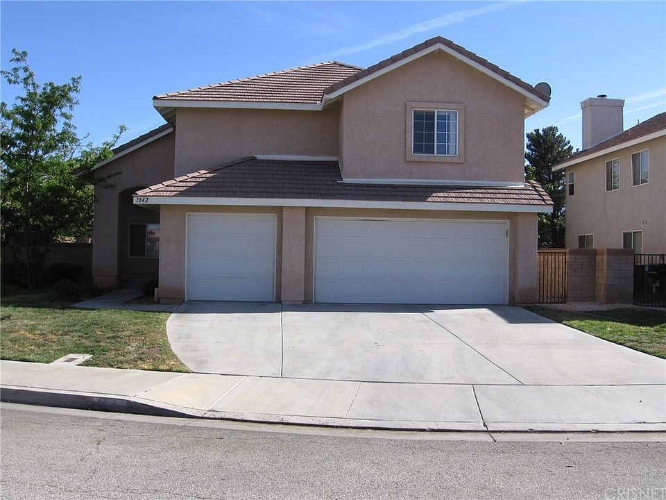 1st image of 1842 Mesa Dr