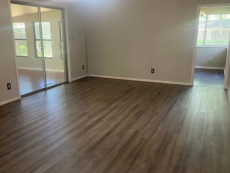 1908 Hickory Ln — Photo 16