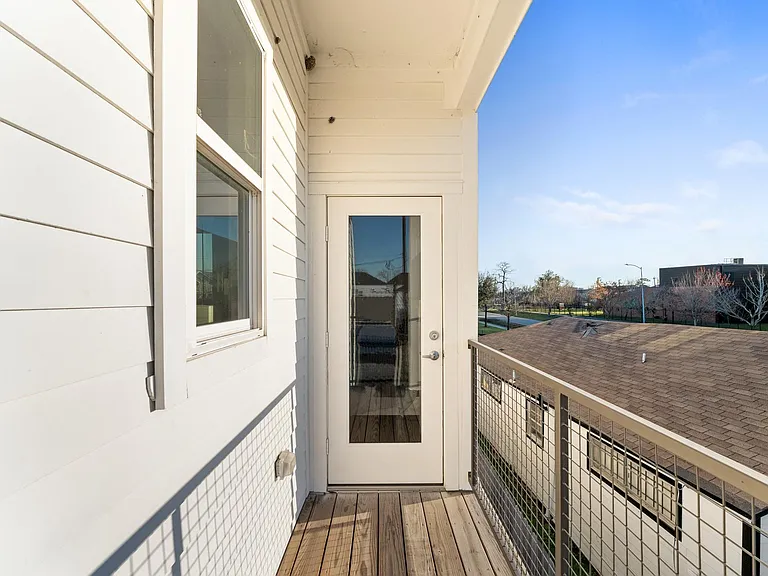 4904 Noble St — Photo 17