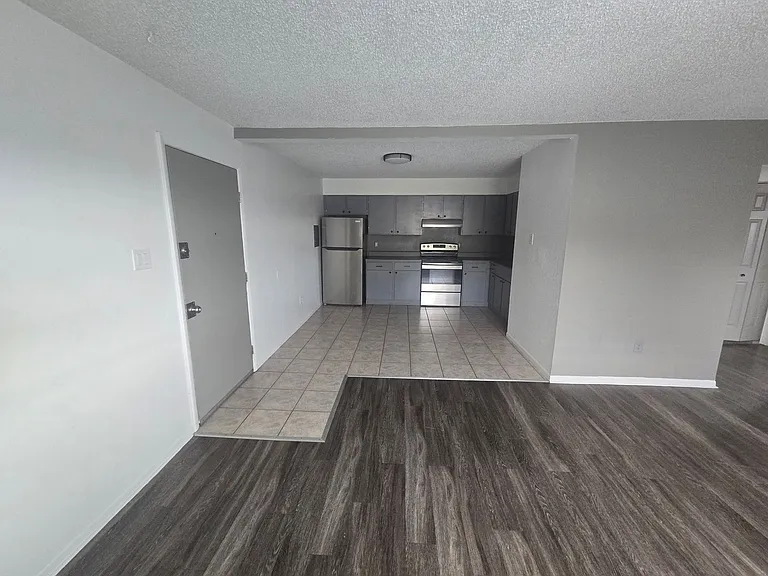 1936 Vinewood Ln — Photo 1
