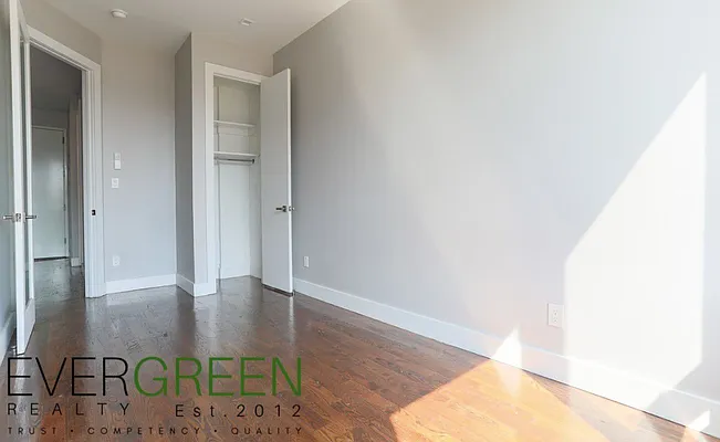 Rented by Evergreen Apartments BK | media 13
