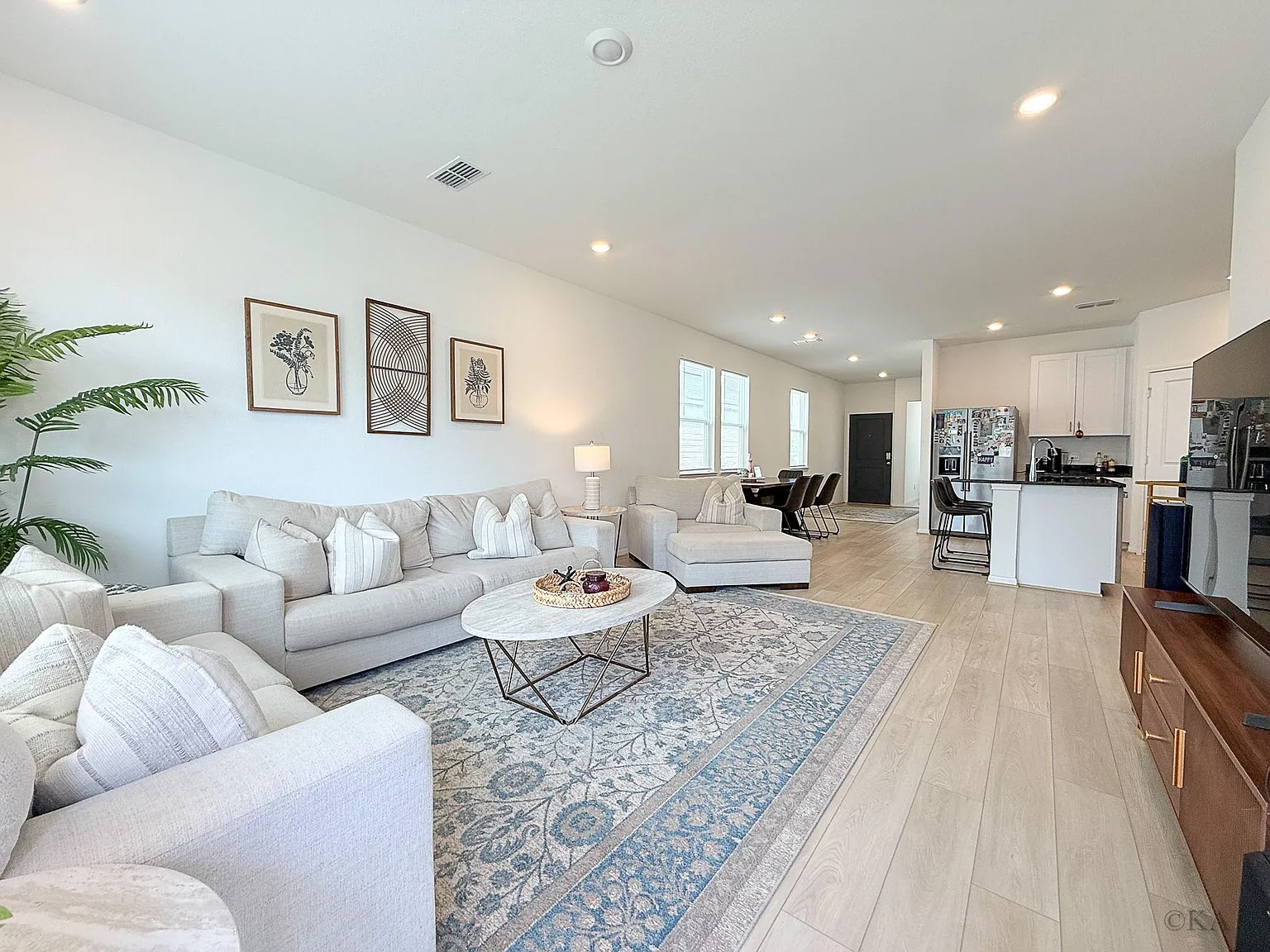 4 bed, 2.5 bath, 2030 sqft, $2,600 — Photo 1