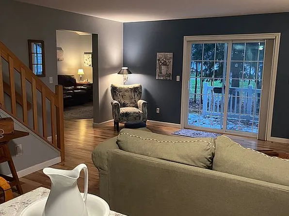 35 Perkins Dr, Essex Jct, VT 05452