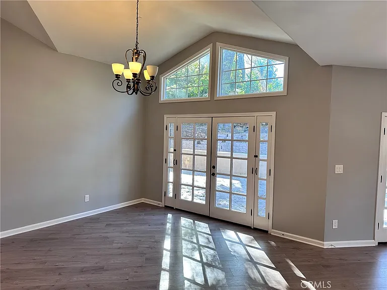 5371 Topeka Dr — Photo 6