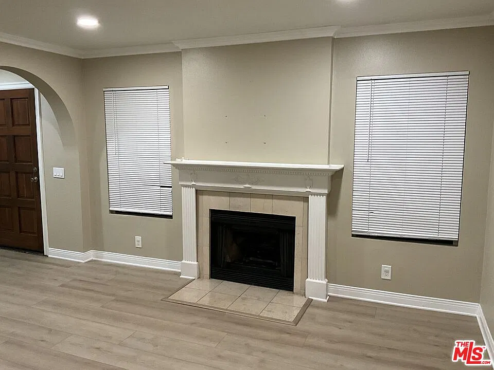 2 bed, 3.0 bath, 1360 sqft, $3,250 — Photo 3