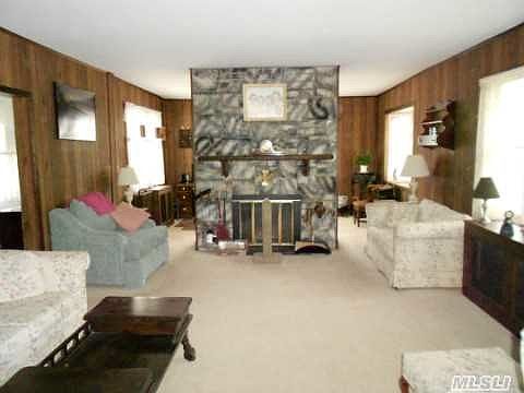 3rd image of 320 Barr Ave